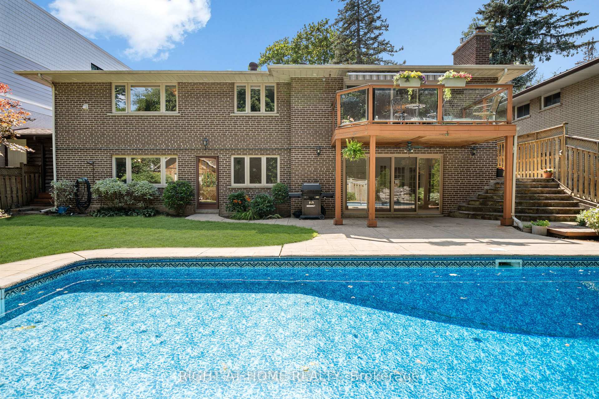 Photo 33 of 39 Grovetree Road, Etobicoke, Thistletown-Beaumonde Heights — HOMEH