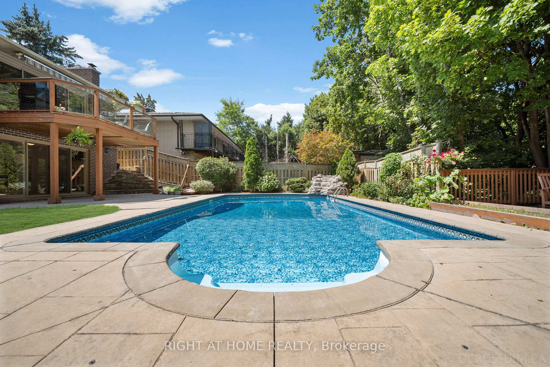 Photo 37 of 39 Grovetree Road, Etobicoke, Thistletown-Beaumonde Heights — HOMEH