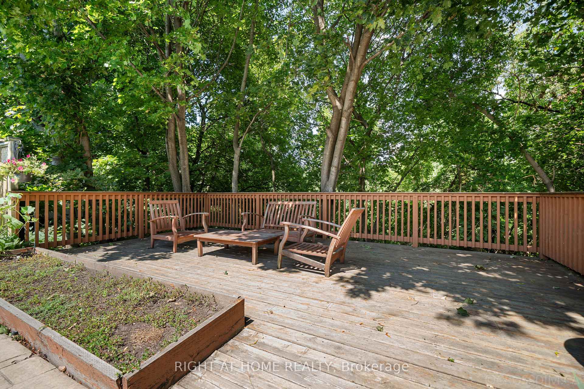Photo 38 of 39 Grovetree Road, Etobicoke, Thistletown-Beaumonde Heights — HOMEH