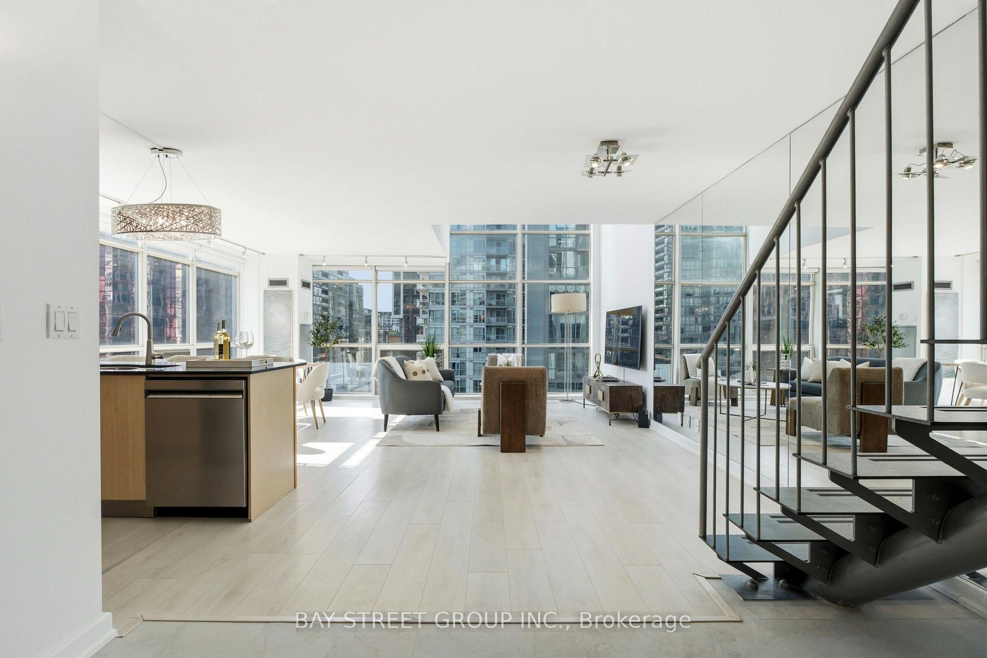 Photo 3 of Unit 925, 36 Blue Jays Way, Toronto, Waterfront Communities — HOMEH