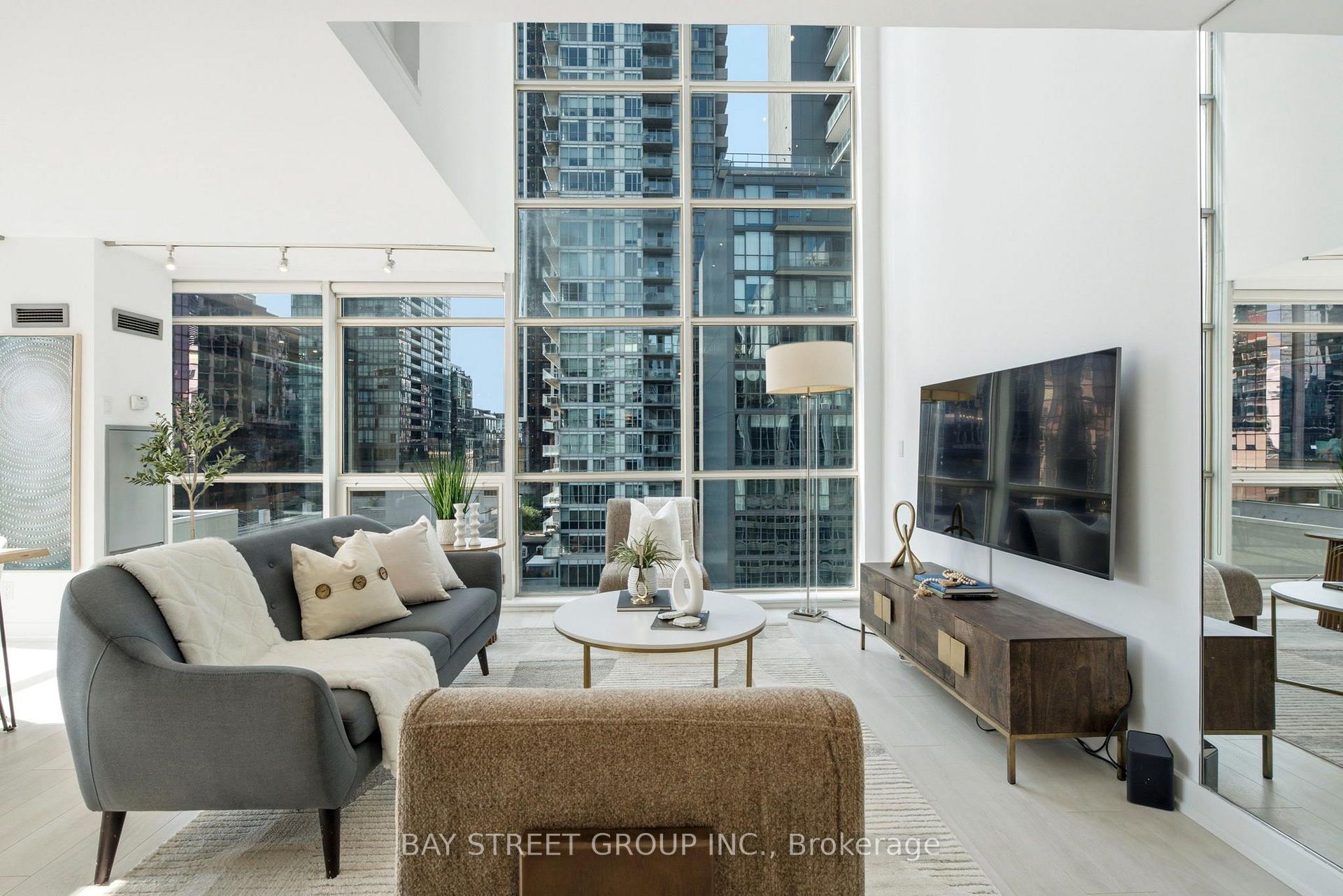 Photo 5 of Unit 925, 36 Blue Jays Way, Toronto, Waterfront Communities — HOMEH