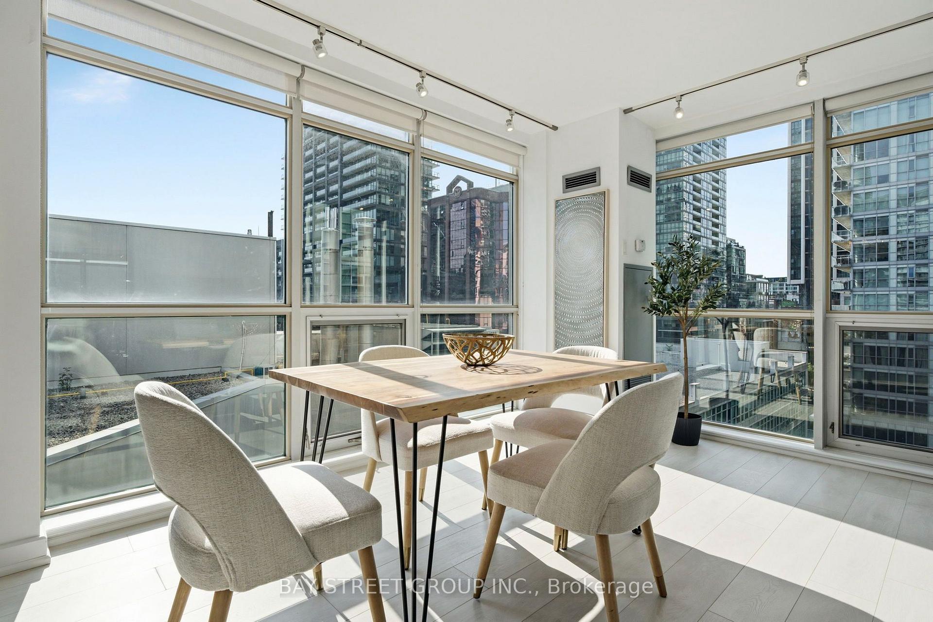 Photo 8 of Unit 925, 36 Blue Jays Way, Toronto, Waterfront Communities — HOMEH