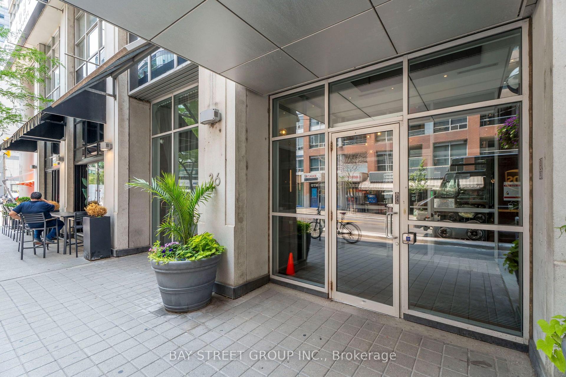 Photo 36 of Unit 925, 36 Blue Jays Way, Toronto, Waterfront Communities — HOMEH