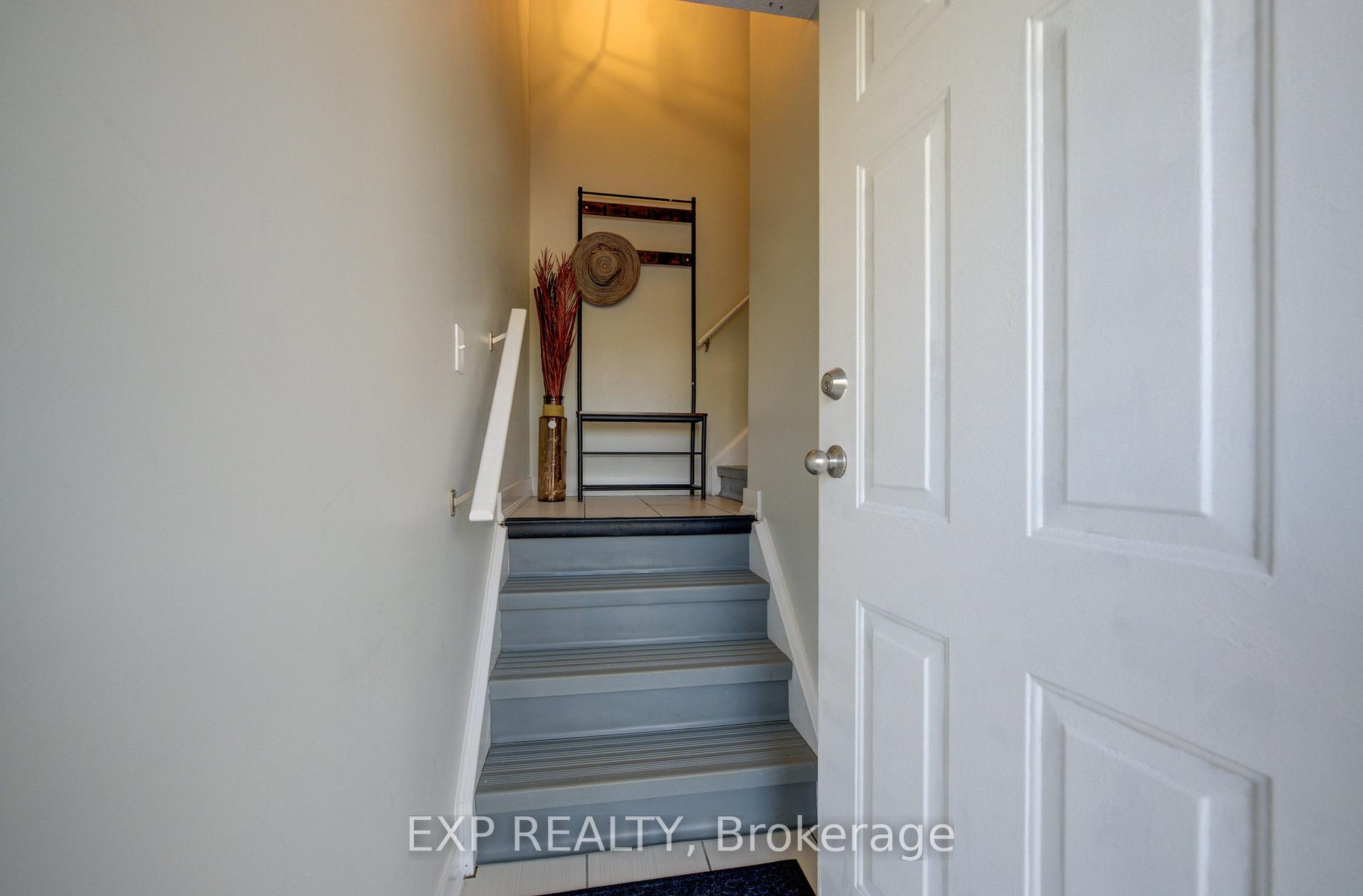 Photo 3 of Unit 6A, 185 Windale Crescent, Kitchener, Laurentian Hills — HOMEH