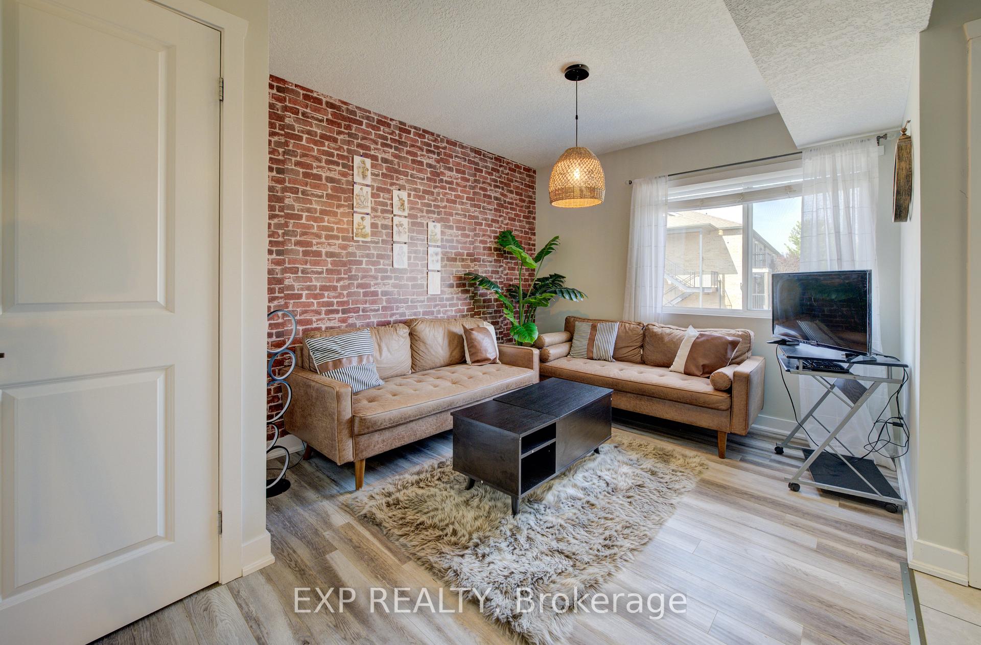 Photo 4 of Unit 6A, 185 Windale Crescent, Kitchener, Laurentian Hills — HOMEH