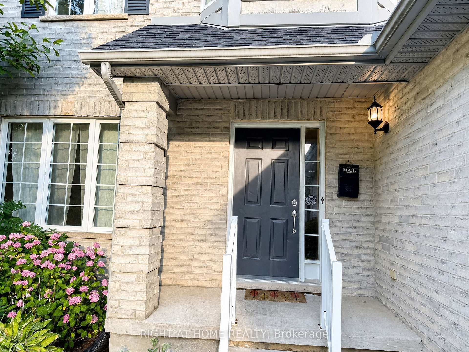 Photo 2 of 890 Guildwood Boulevard, London, North M — HOMEH