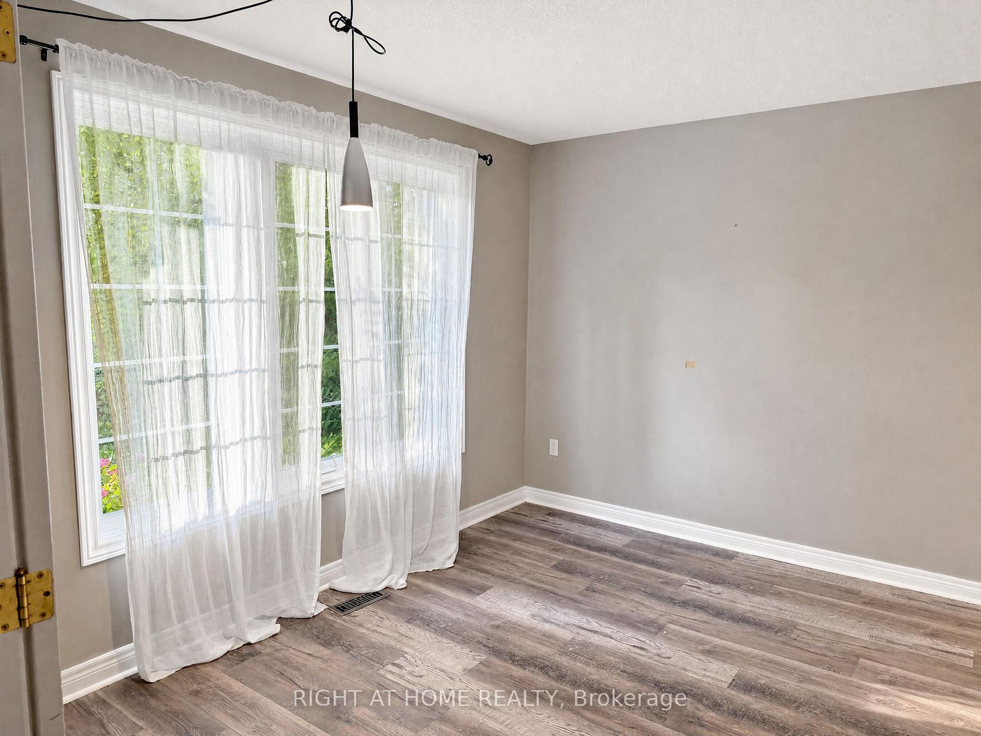 Photo 4 of 890 Guildwood Boulevard, London, North M — HOMEH
