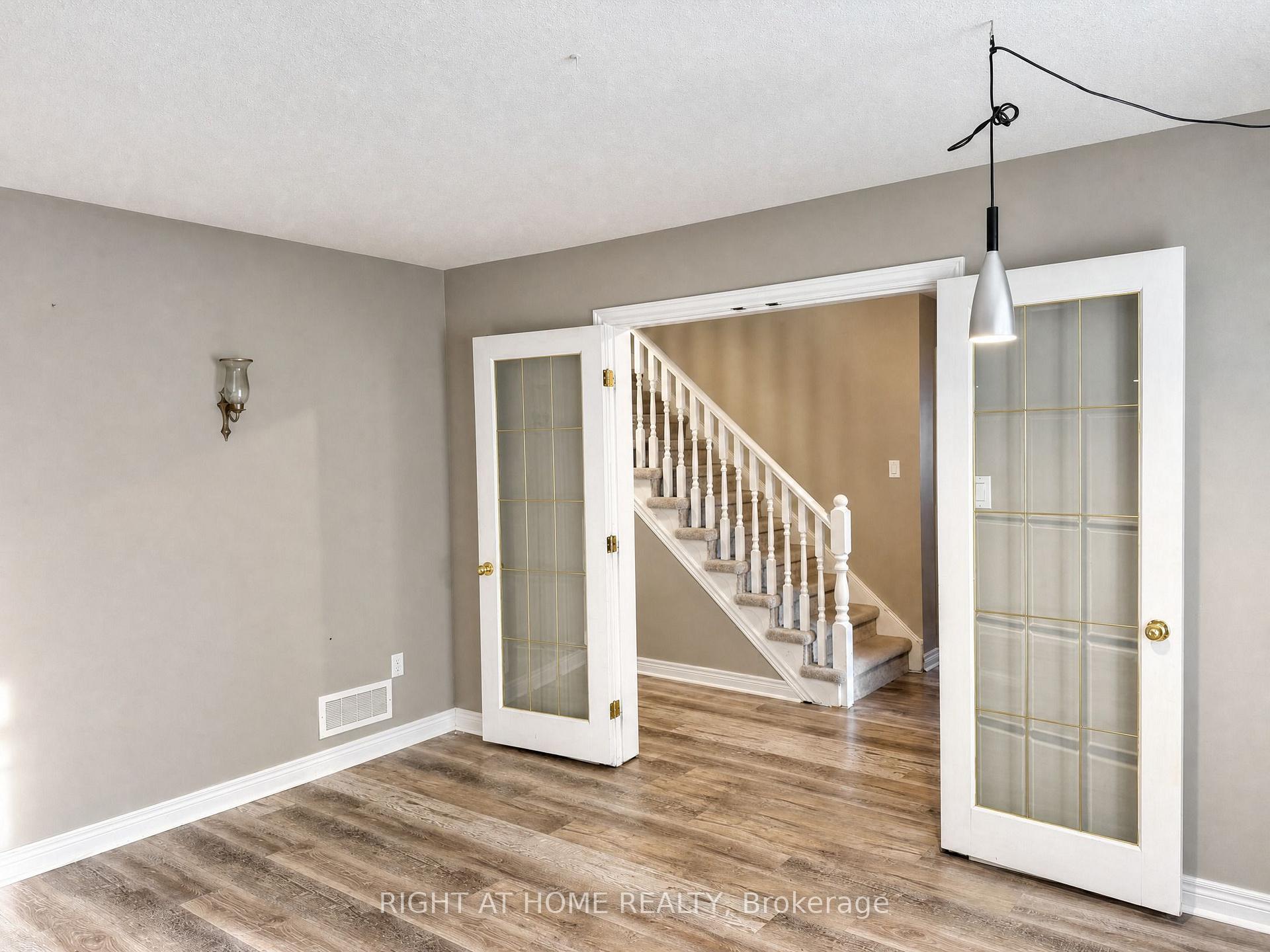 Photo 5 of 890 Guildwood Boulevard, London, North M — HOMEH