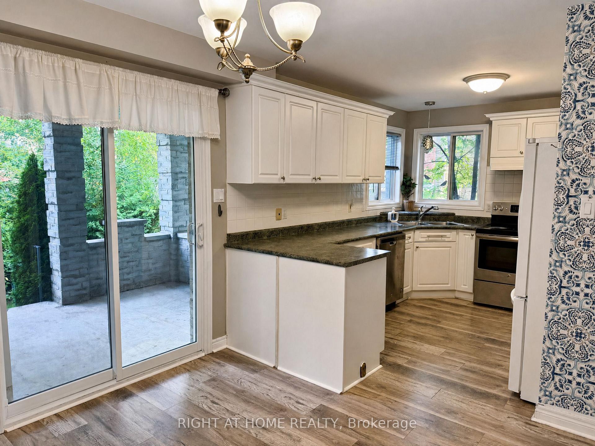 Photo 9 of 890 Guildwood Boulevard, London, North M — HOMEH