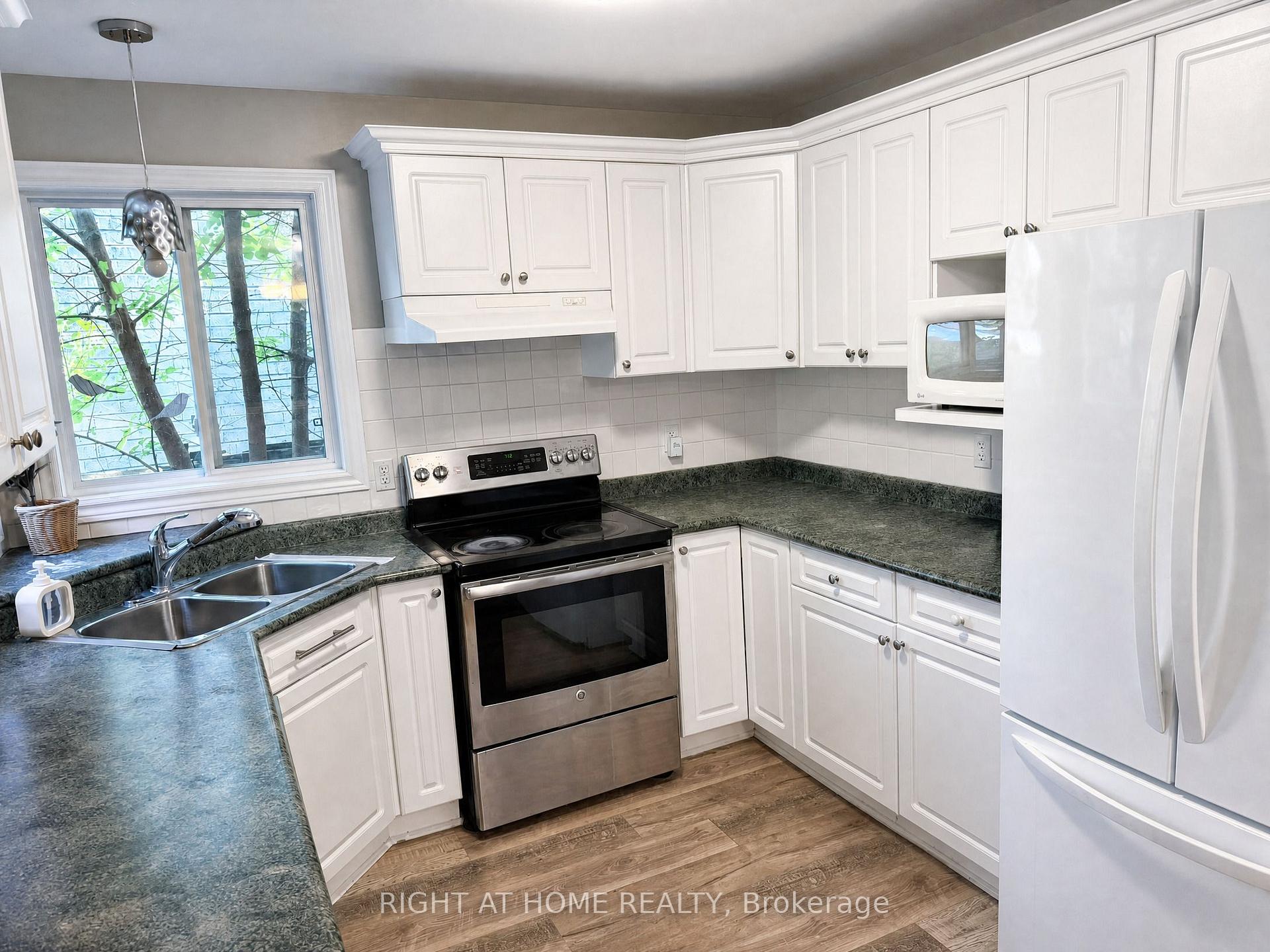 Photo 11 of 890 Guildwood Boulevard, London, North M — HOMEH