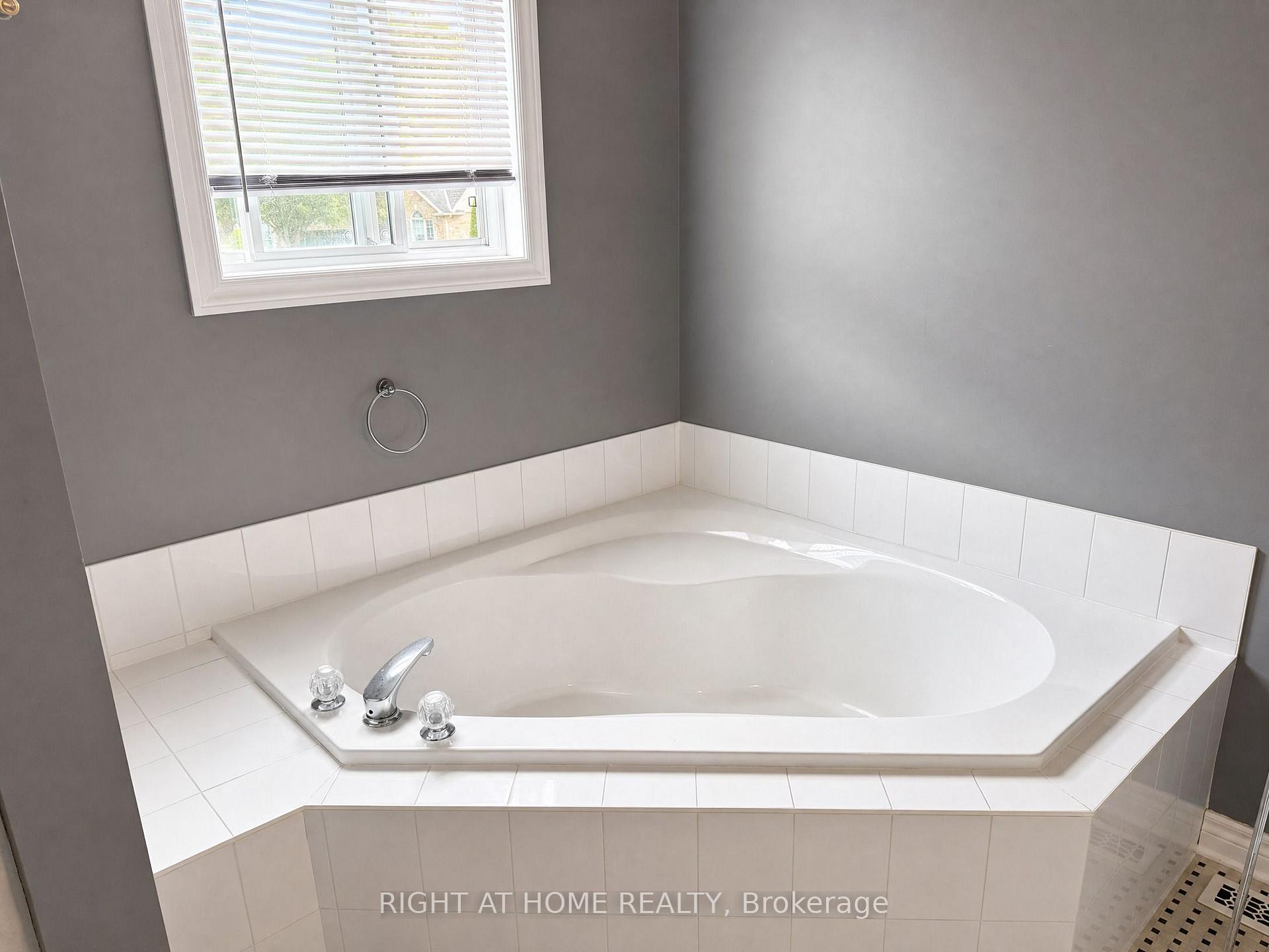 Photo 21 of 890 Guildwood Boulevard, London, North M — HOMEH