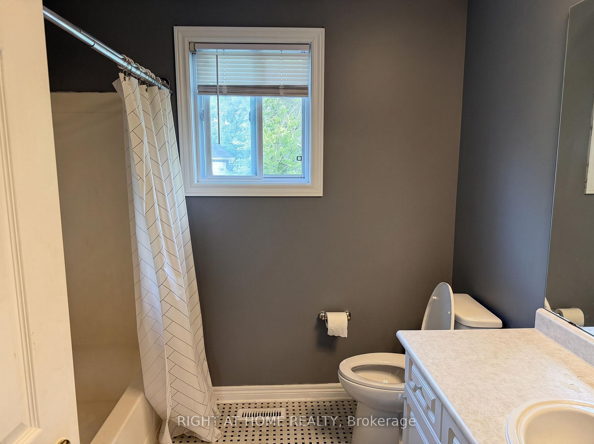 Photo 23 of 890 Guildwood Boulevard, London, North M — HOMEH