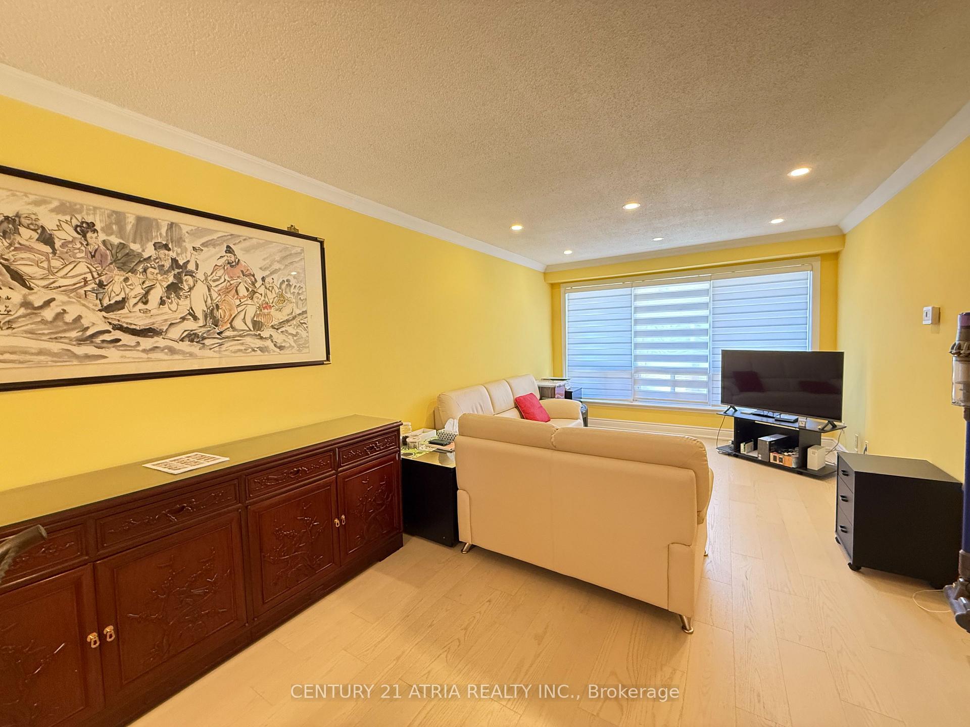 Photo 4 of 73 Stately Way, Markham, Royal Orchard — HOMEH