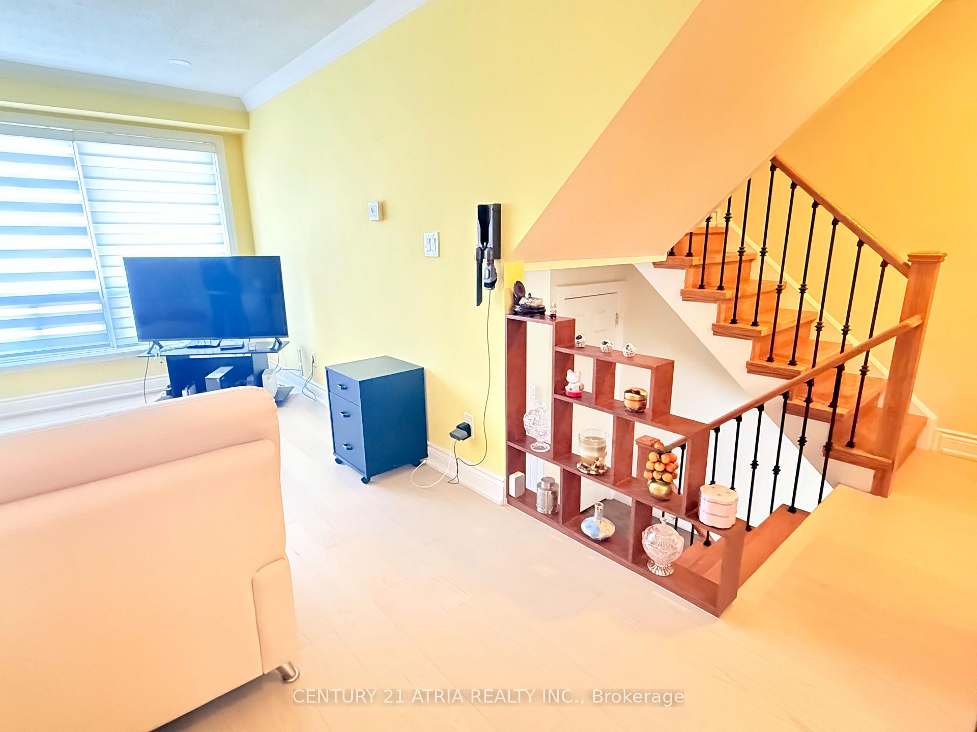 Photo 5 of 73 Stately Way, Markham, Royal Orchard — HOMEH