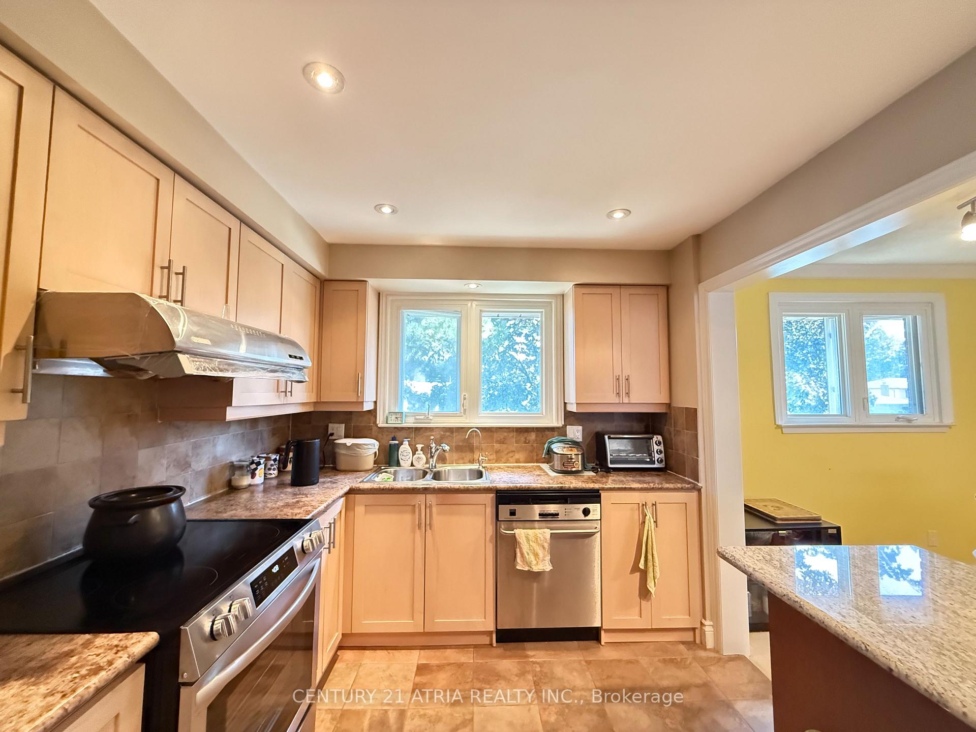 Photo 12 of 73 Stately Way, Markham, Royal Orchard — HOMEH