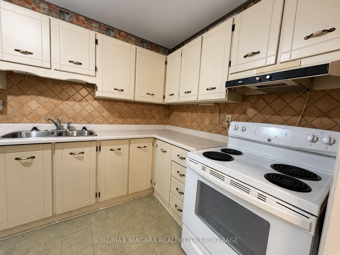 Photo 7 of Unit 507, 3955 Portage Road, Niagara Falls, Stamford — HOMEH