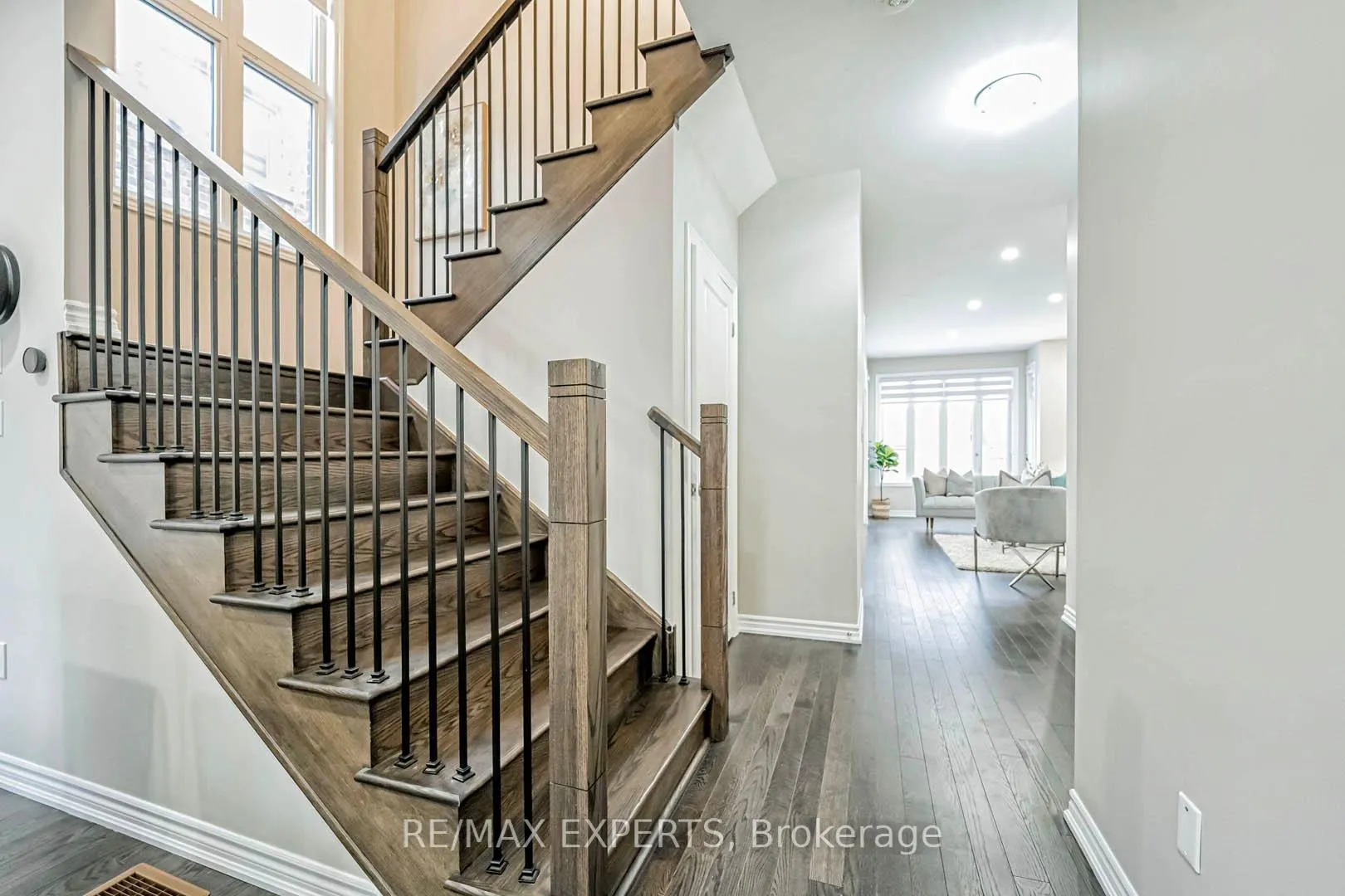 Photo 13 of 88 Folgate Crescent, Brampton, Sandringham-Wellington — HOMEH