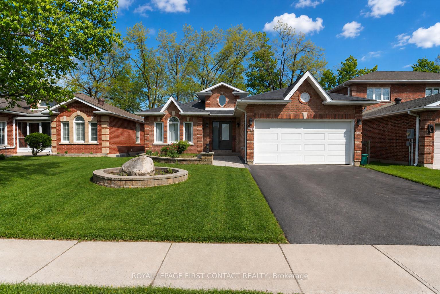 Photo 2 of 340 Livingstone Street W, Barrie, Northwest — HOMEH