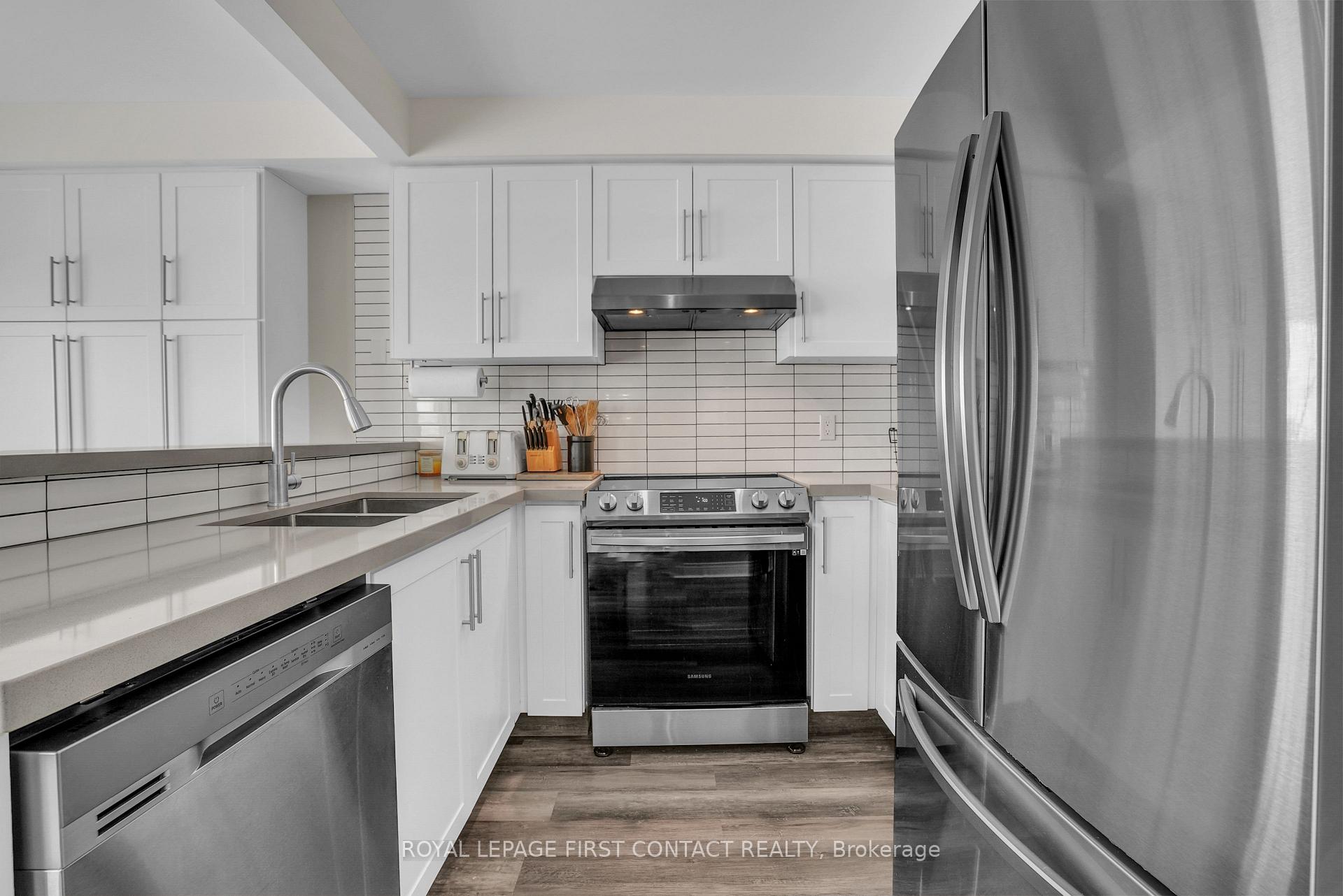 Photo 8 of 340 Livingstone Street W, Barrie, Northwest — HOMEH