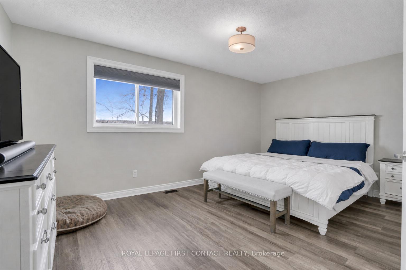 Photo 17 of 340 Livingstone Street W, Barrie, Northwest — HOMEH