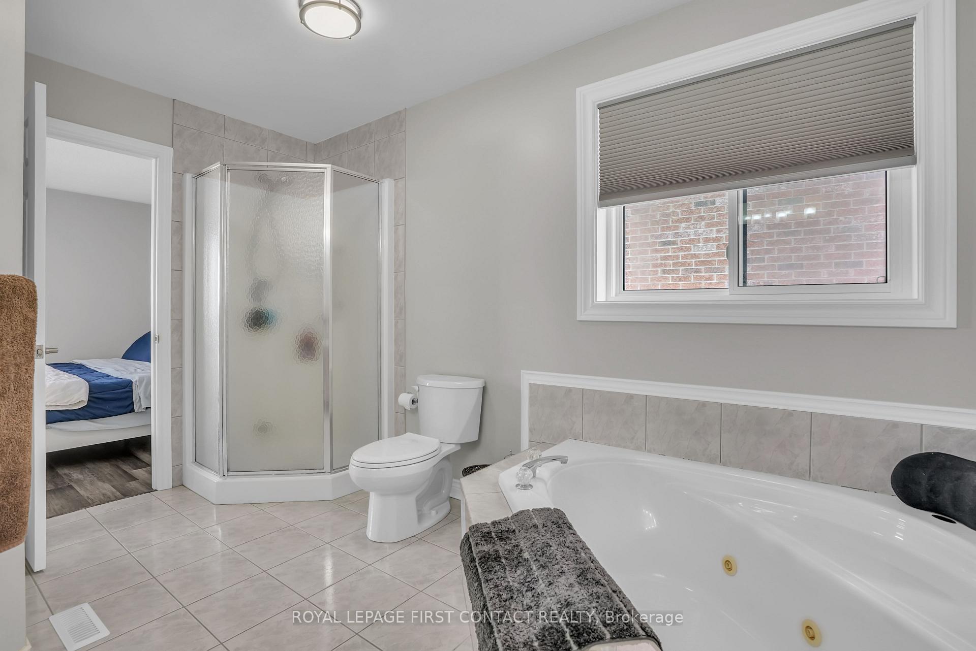 Photo 20 of 340 Livingstone Street W, Barrie, Northwest — HOMEH