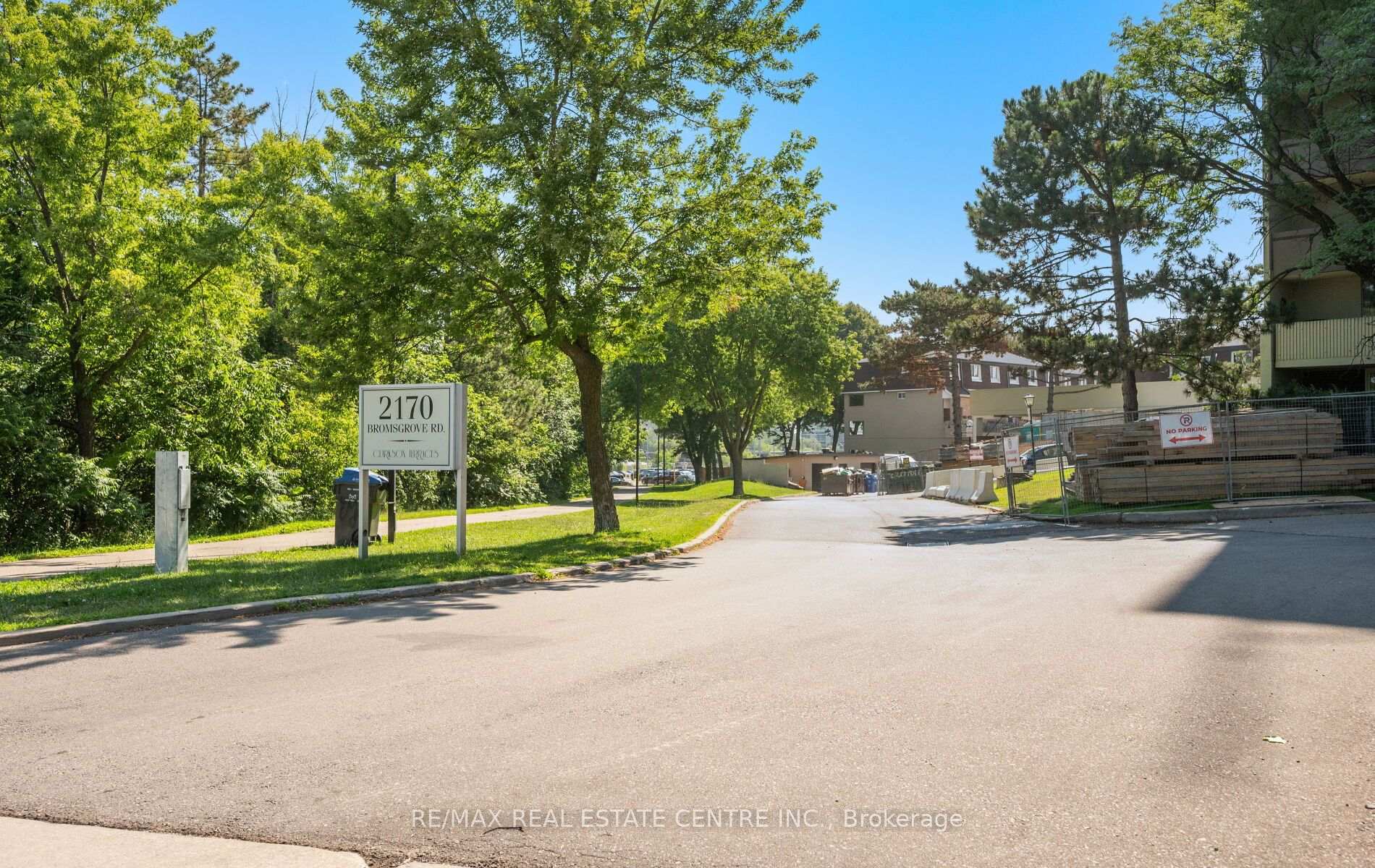 Photo 1 of Unit 2, 2170 Bromsgrove Road, Mississauga, Clarkson — HOMEH