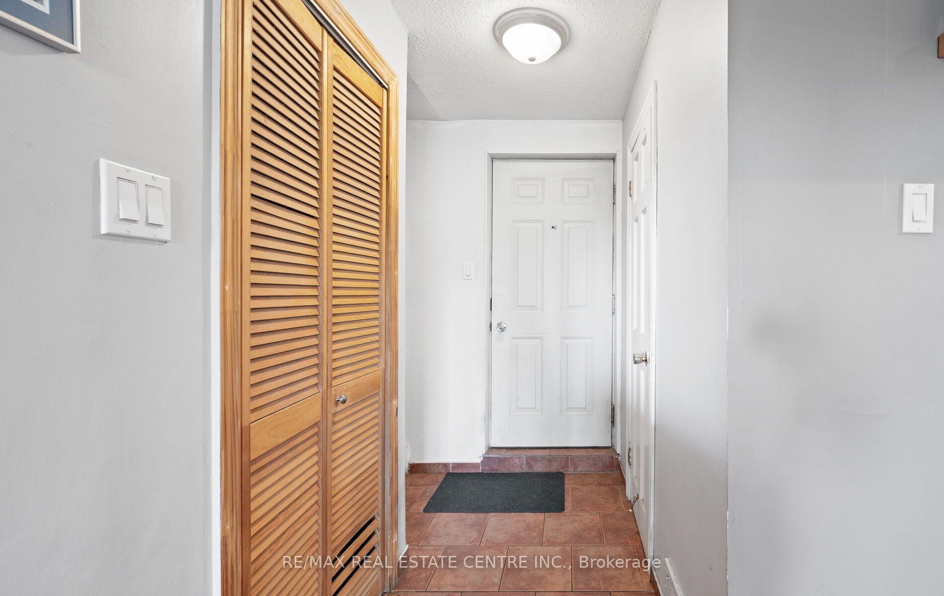Photo 5 of Unit 2, 2170 Bromsgrove Road, Mississauga, Clarkson — HOMEH