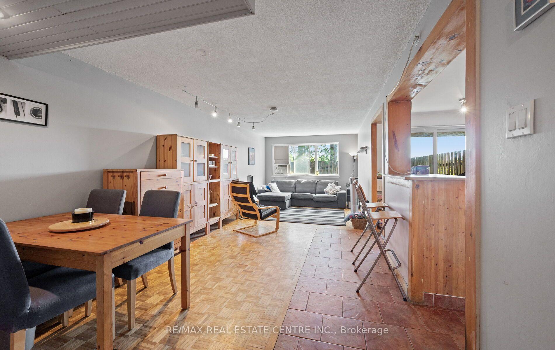 Photo 6 of Unit 2, 2170 Bromsgrove Road, Mississauga, Clarkson — HOMEH