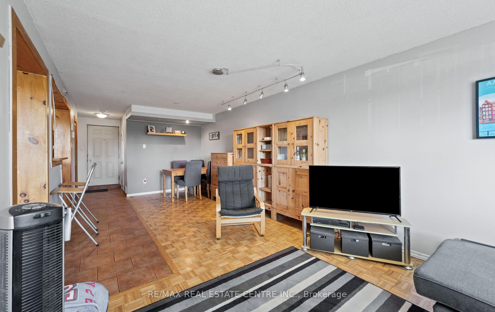 Photo 7 of Unit 2, 2170 Bromsgrove Road, Mississauga, Clarkson — HOMEH
