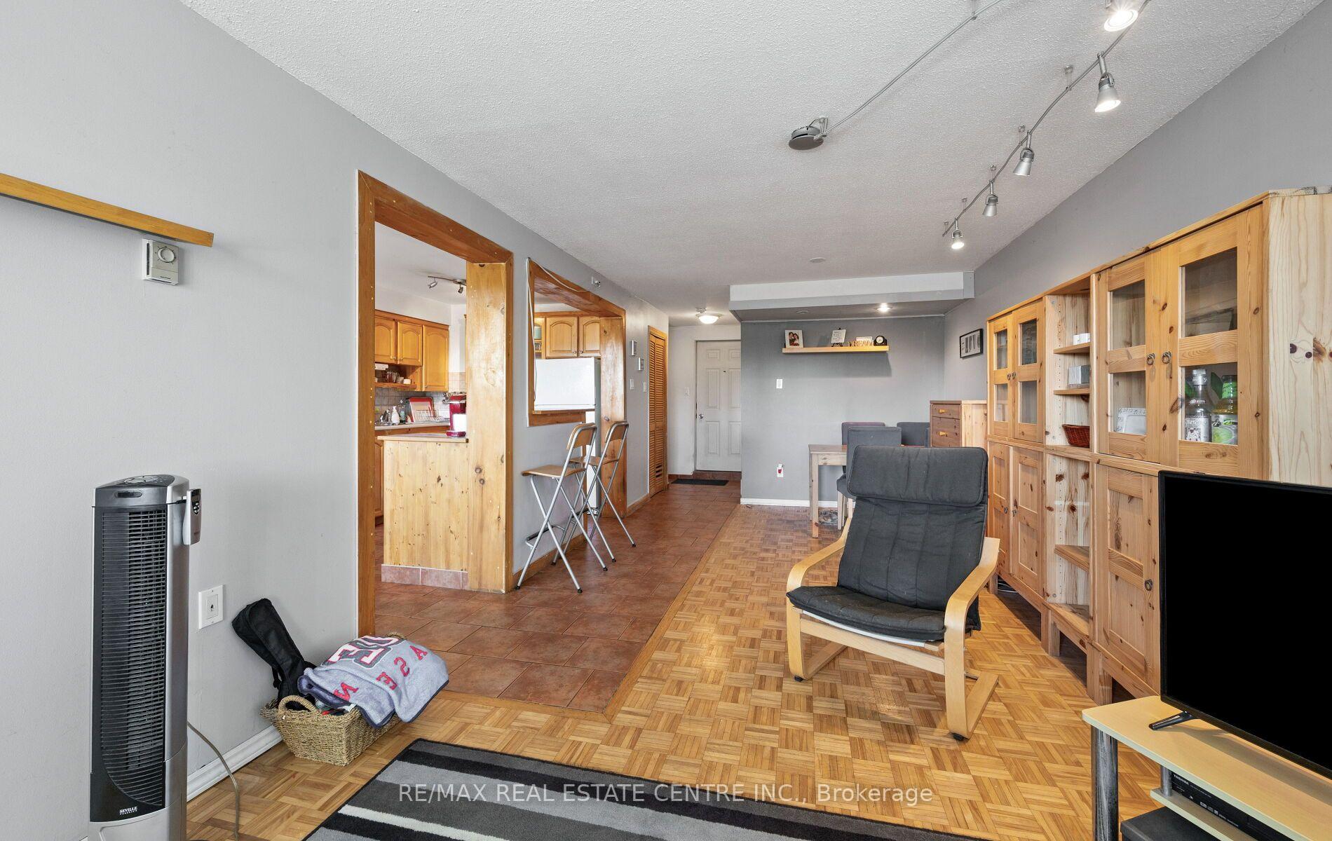 Photo 8 of Unit 2, 2170 Bromsgrove Road, Mississauga, Clarkson — HOMEH