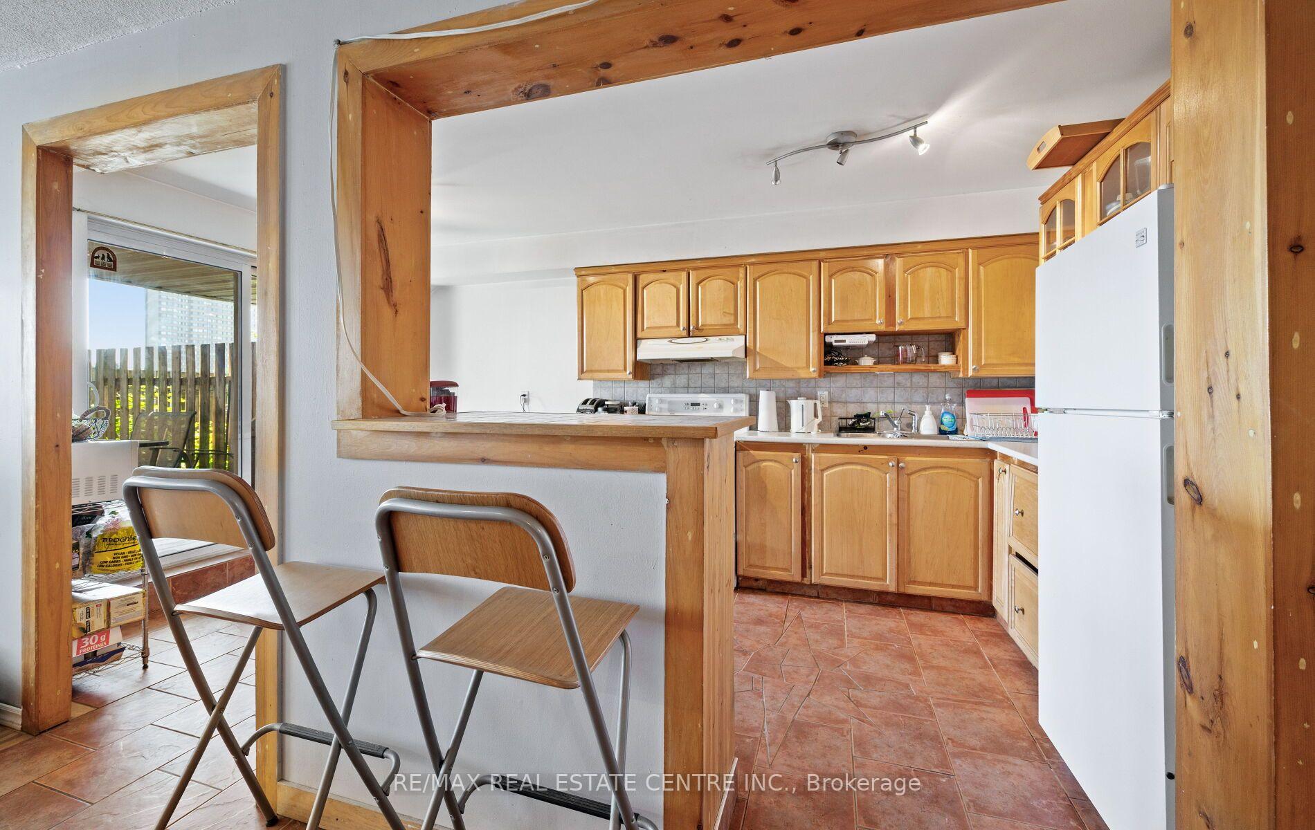 Photo 9 of Unit 2, 2170 Bromsgrove Road, Mississauga, Clarkson — HOMEH
