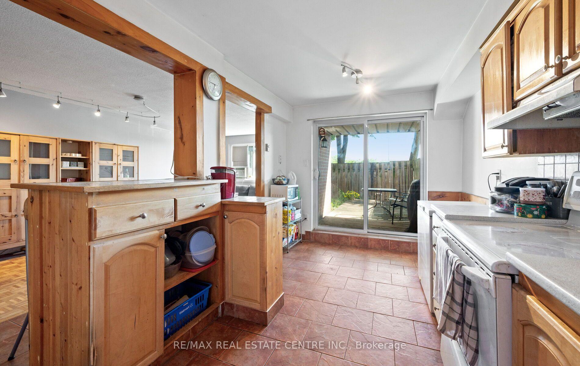 Photo 11 of Unit 2, 2170 Bromsgrove Road, Mississauga, Clarkson — HOMEH