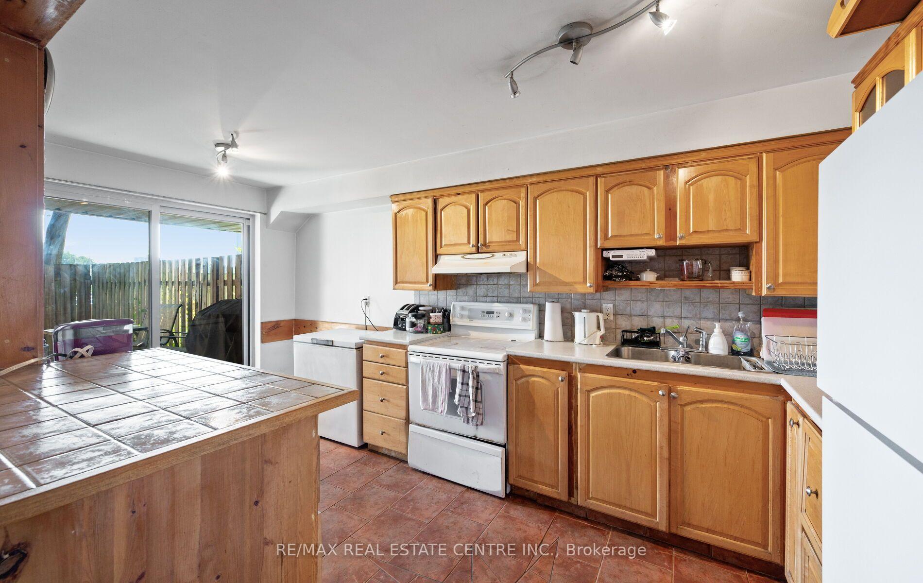 Photo 12 of Unit 2, 2170 Bromsgrove Road, Mississauga, Clarkson — HOMEH