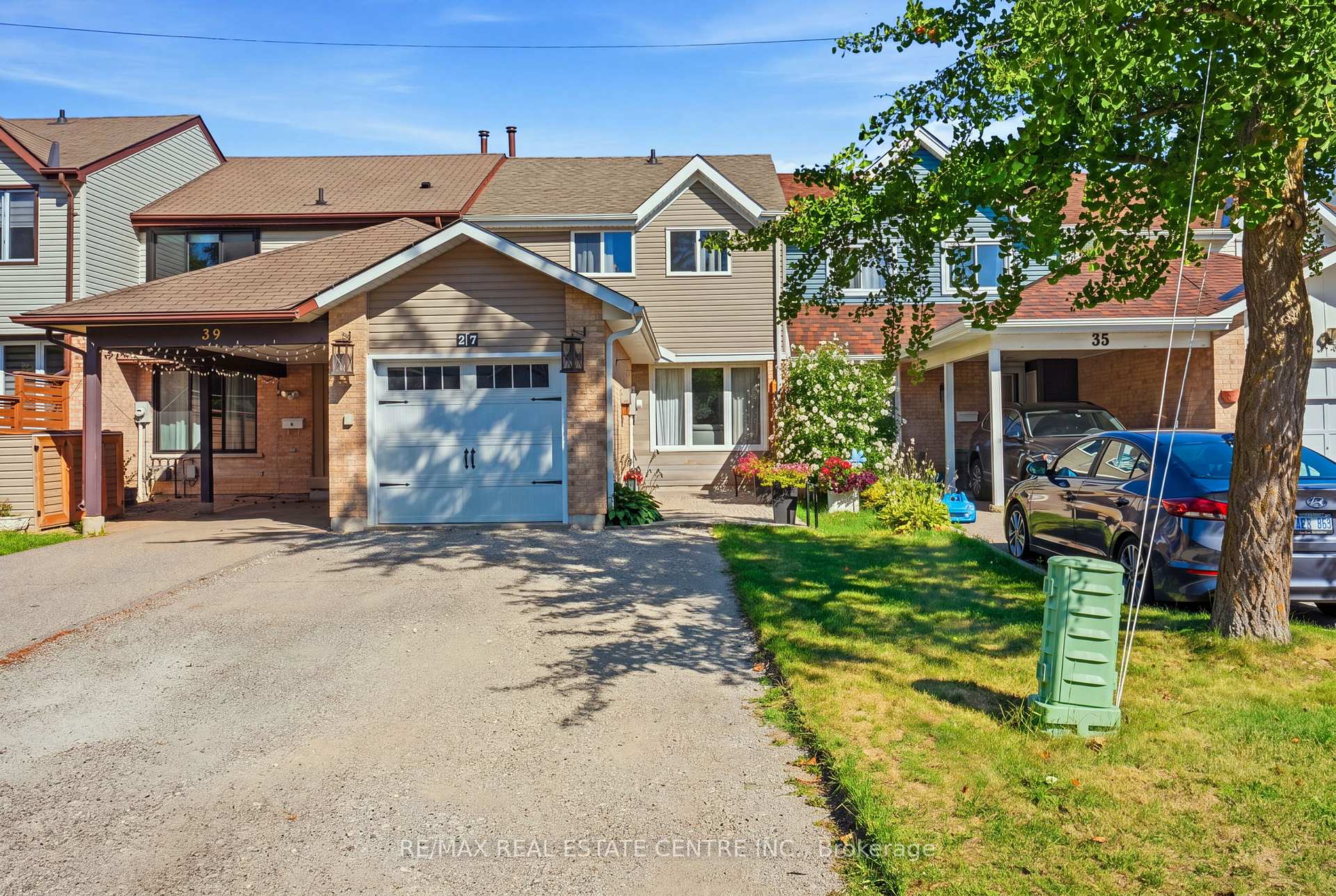 Photo 2 of 37 Rushmore Crescent, Brampton, Heart Lake East — HOMEH