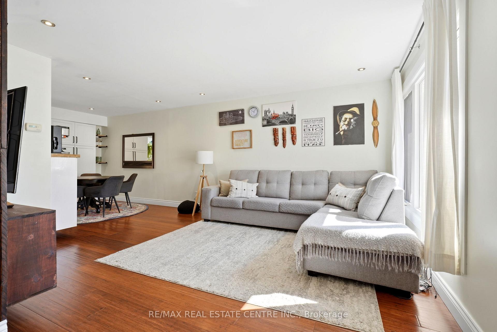 Photo 5 of 37 Rushmore Crescent, Brampton, Heart Lake East — HOMEH