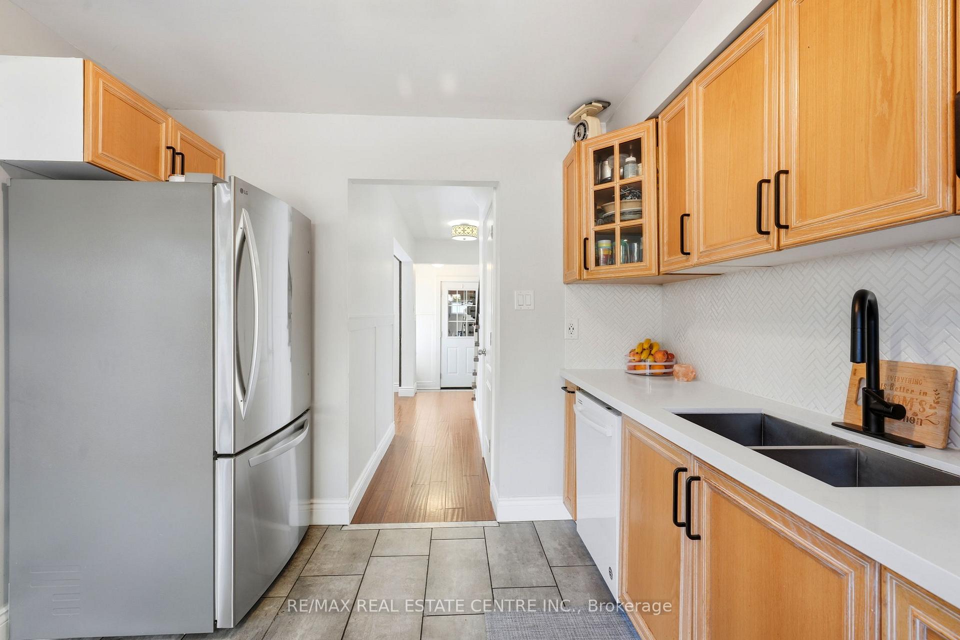 Photo 10 of 37 Rushmore Crescent, Brampton, Heart Lake East — HOMEH