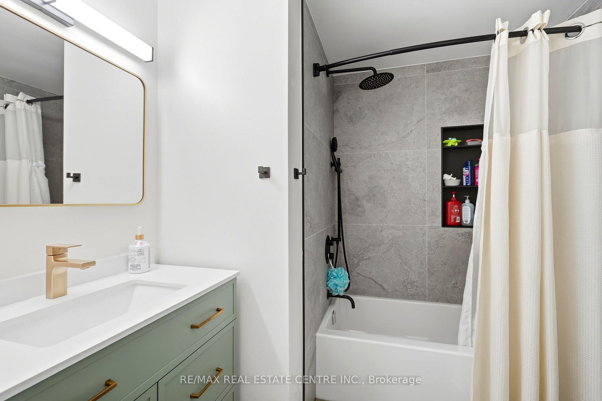 Photo 15 of 37 Rushmore Crescent, Brampton, Heart Lake East — HOMEH