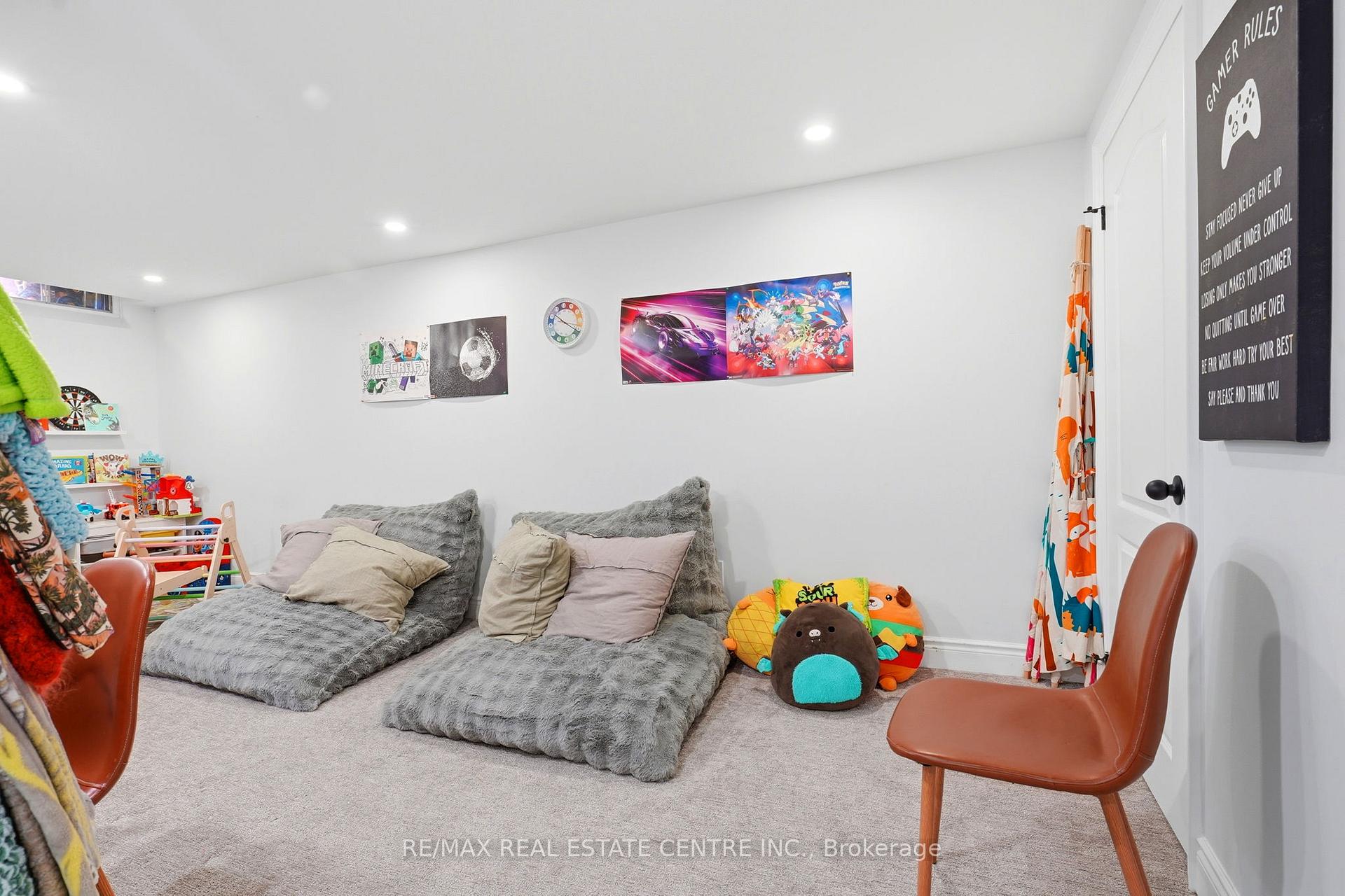 Photo 18 of 37 Rushmore Crescent, Brampton, Heart Lake East — HOMEH