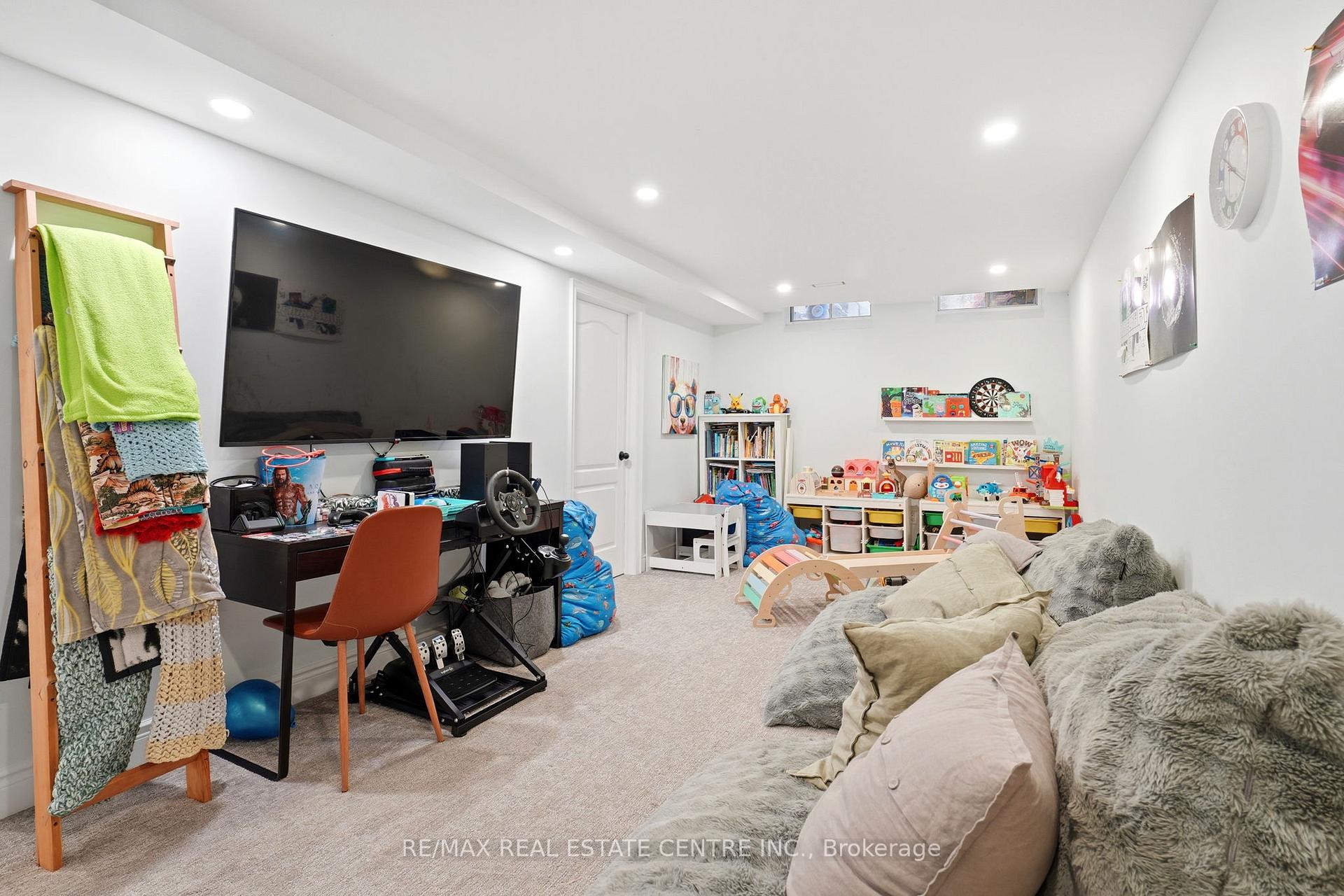Photo 19 of 37 Rushmore Crescent, Brampton, Heart Lake East — HOMEH