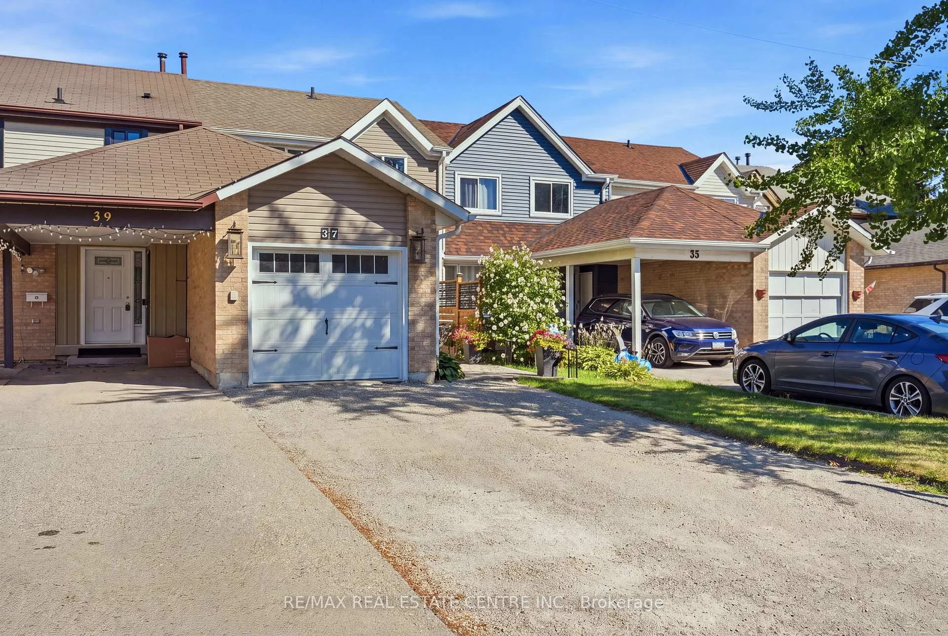 Photo 3 of 37 Rushmore Crescent, Brampton, Heart Lake East — HOMEH