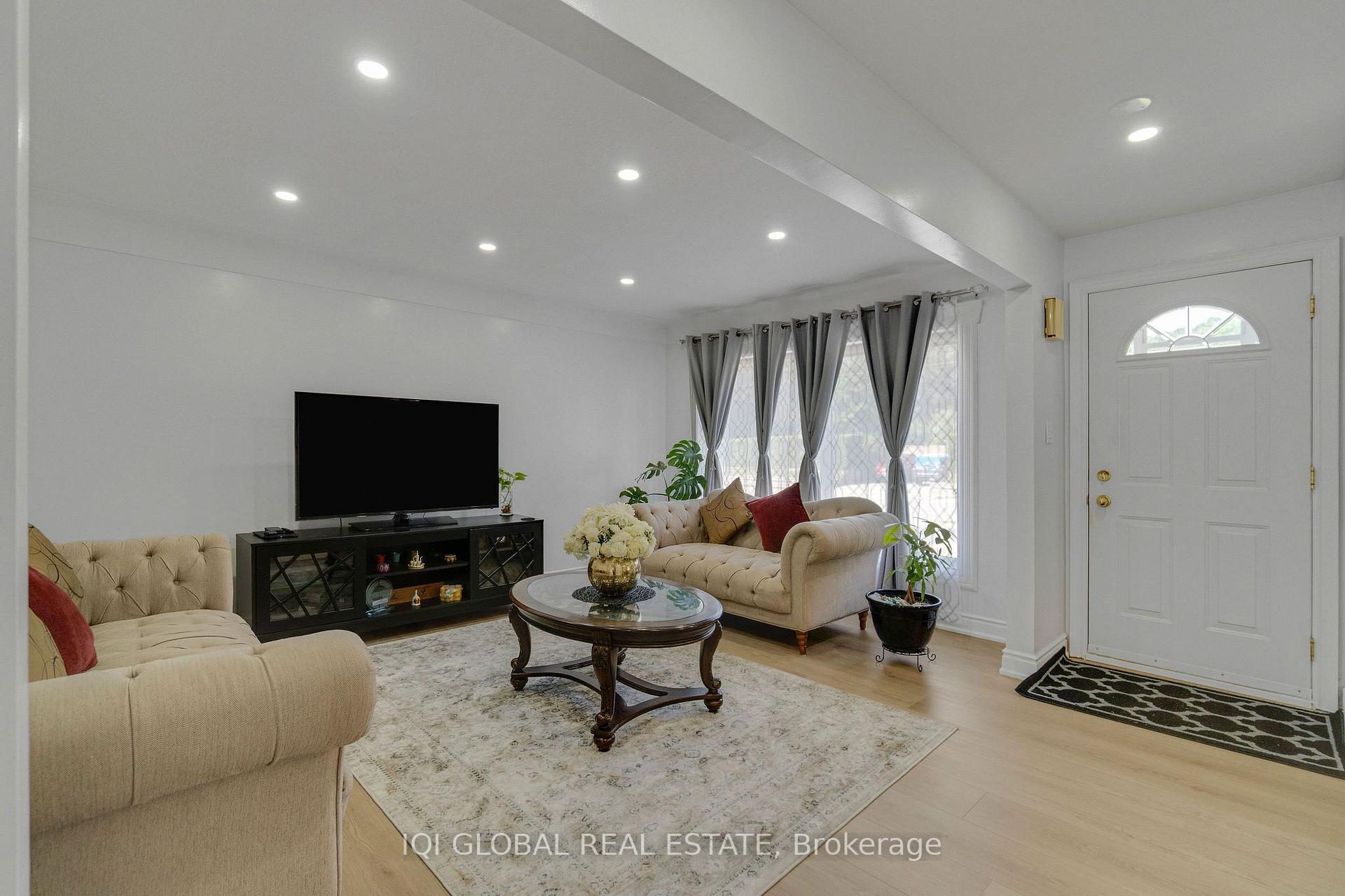 Photo 8 of 147 Tait Street, Cambridge, St Andrews/Southwood — HOMEH
