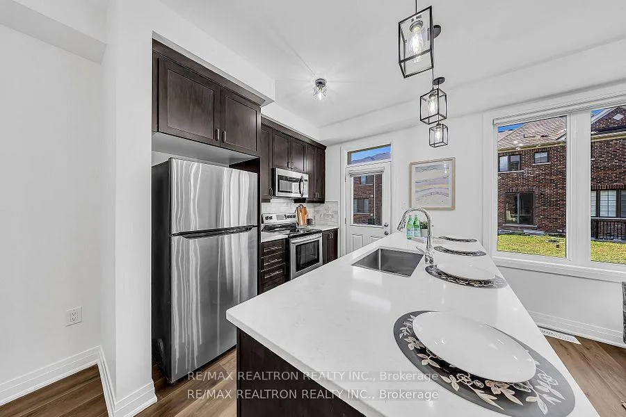 Photo 5 of 8 Emily Street, Brampton, Northwest Brampton — HOMEH