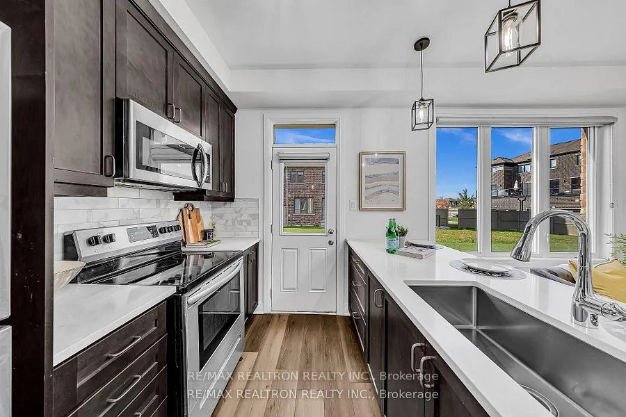 Photo 7 of 8 Emily Street, Brampton, Northwest Brampton — HOMEH