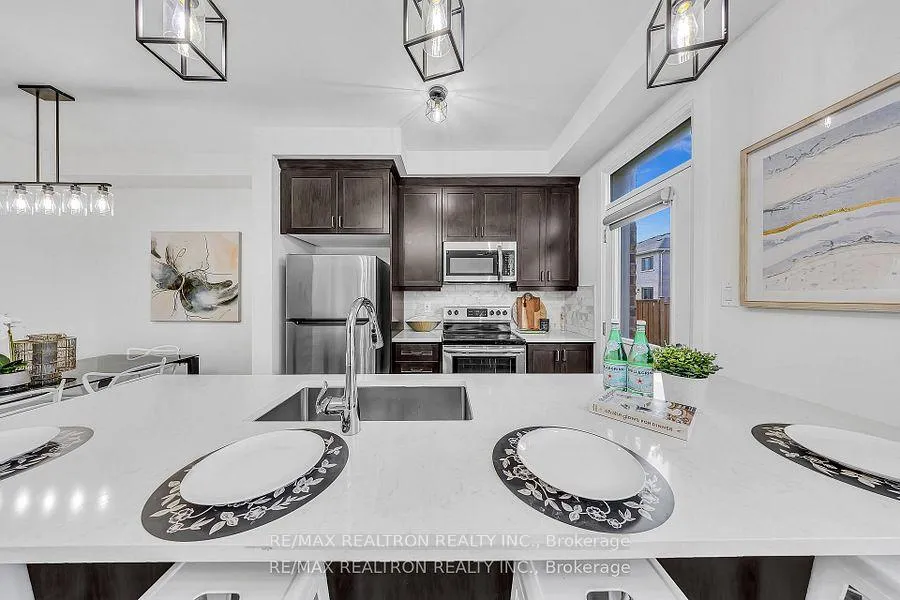 Photo 10 of 8 Emily Street, Brampton, Northwest Brampton — HOMEH