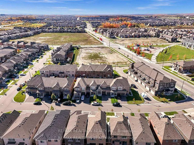 Photo 40 of 8 Emily Street, Brampton, Northwest Brampton — HOMEH