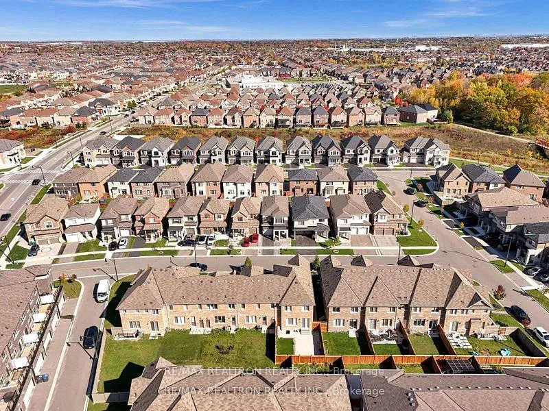 Photo 42 of 8 Emily Street, Brampton, Northwest Brampton — HOMEH