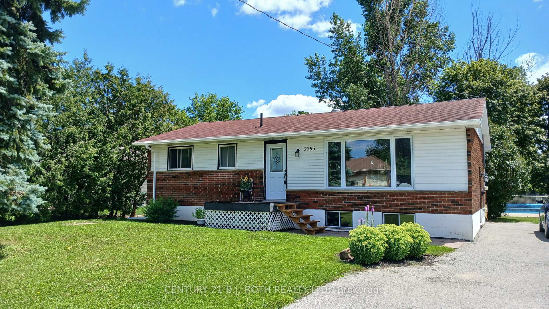 Front of 2293 Victoria Street