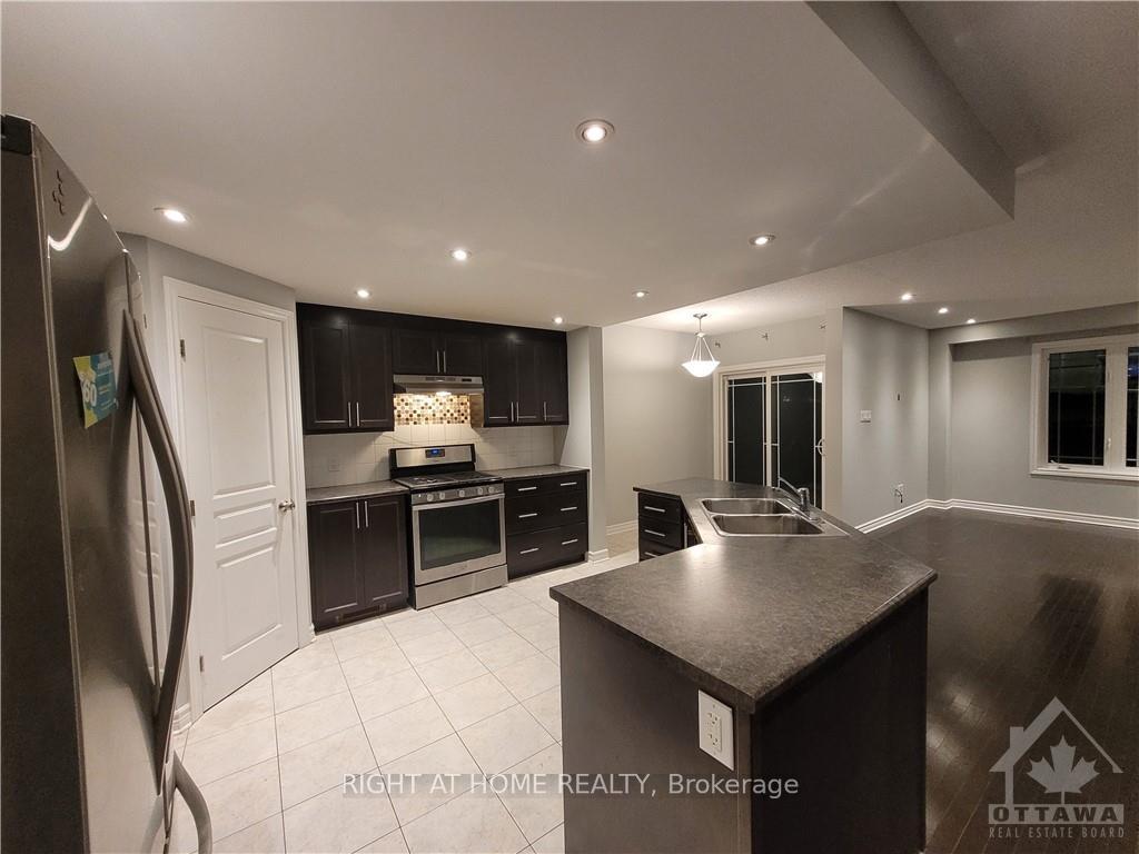 Photo 5 of 526 Barrick Hill Road, Ottawa, Kanata - Emerald Meadows/Trailwest — HOMEH