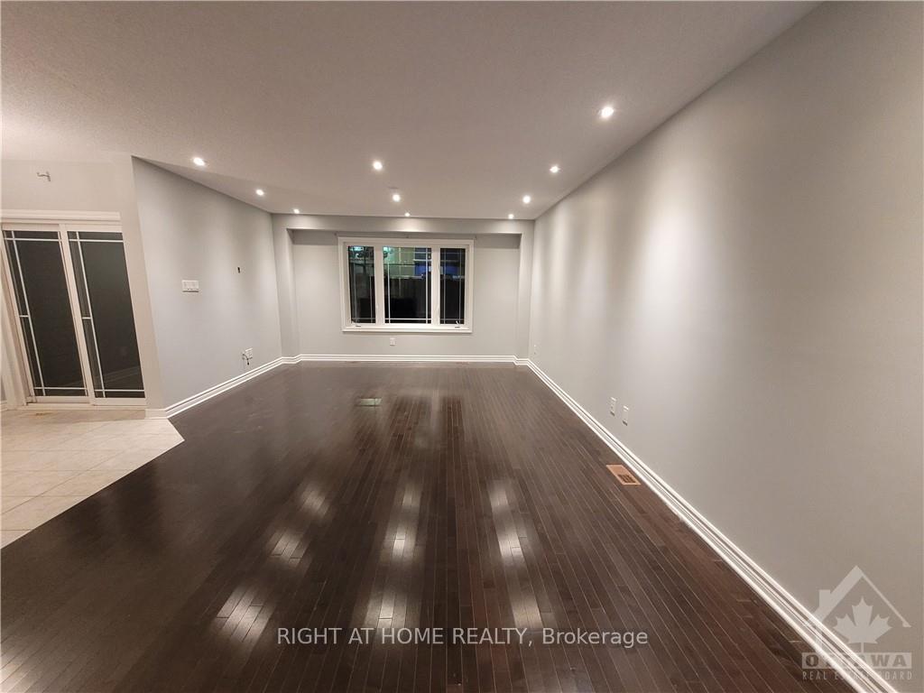 Photo 8 of 526 Barrick Hill Road, Ottawa, Kanata - Emerald Meadows/Trailwest — HOMEH
