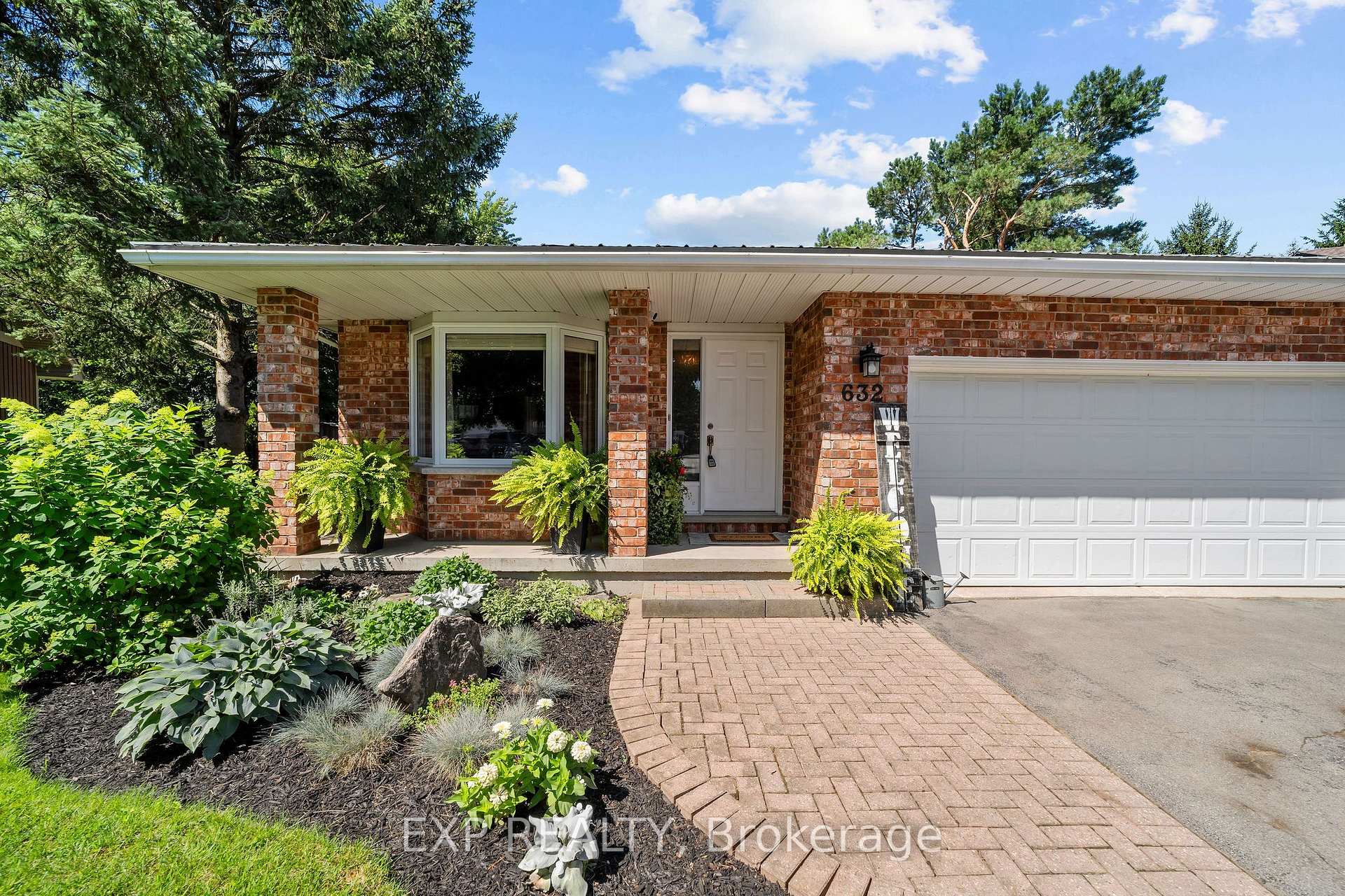 Photo 3 of 632 Hoover Place, Strathroy-Caradoc, Mount Brydges — HOMEH